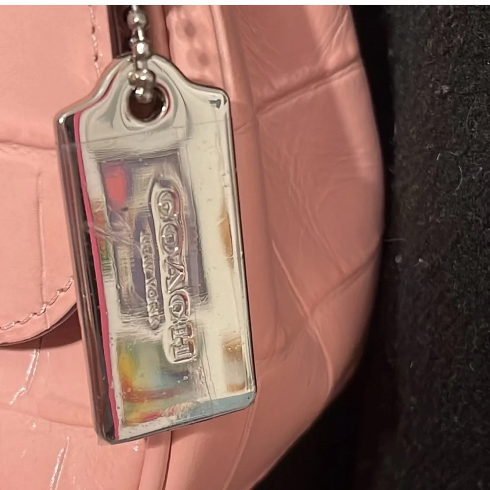 Pink Croc-Embossed Chain Shoulder Bag - Picture 5 of 8